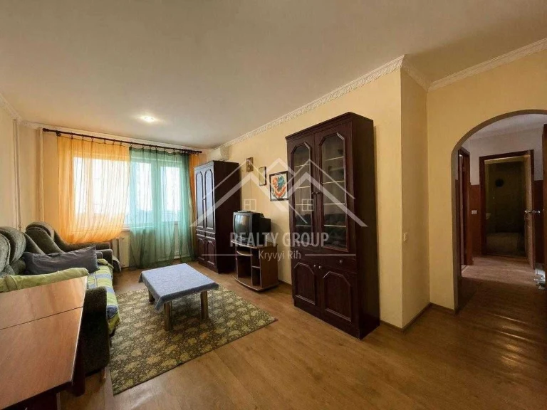 Sale of a spacious 3-bedroom apartment in Zarechnyy