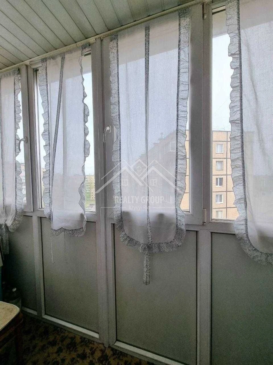Sale of a spacious 3-bedroom apartment in Zarechnyy