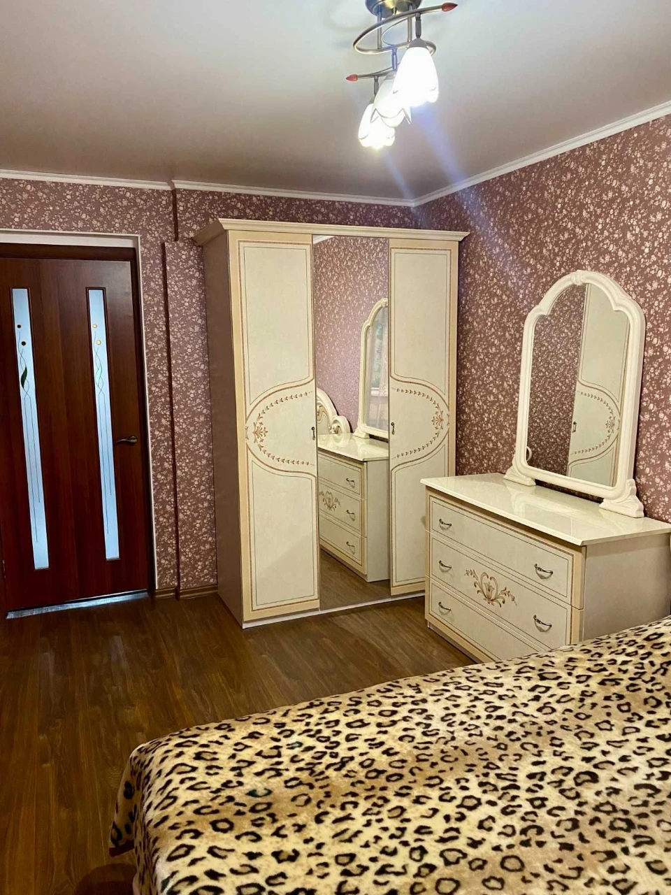 Продаж 3-кімнатної квартири (чешского типу) 5, Зарічний, недалеко от Бродвей