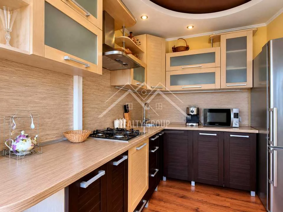 Apartment. Kryvyi Rih, Petro Doroshenko Street (Blykhera)