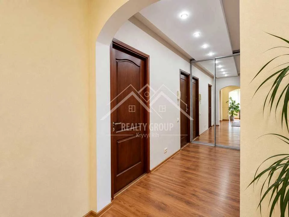Apartment. Kryvyi Rih, Petro Doroshenko Street (Blykhera)