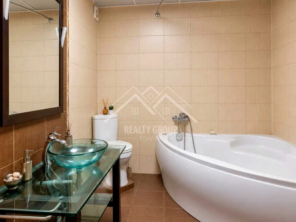 Apartment. Kryvyi Rih, Petro Doroshenko Street (Blykhera)