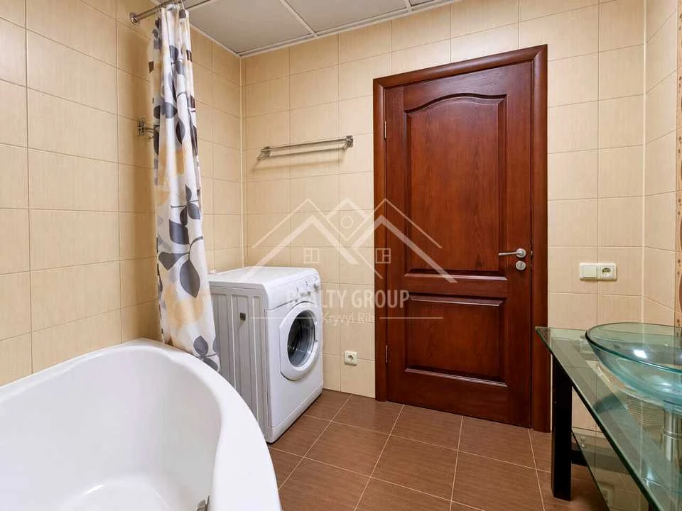 Apartment. Kryvyi Rih, Petro Doroshenko Street (Blykhera)