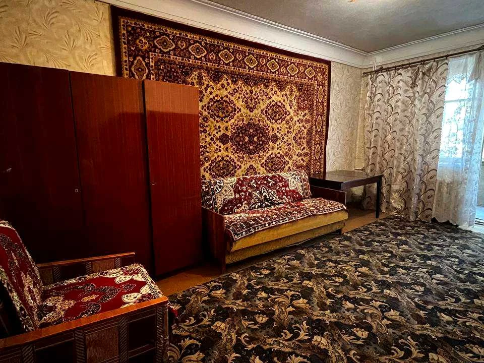 Apartment. Krivoi Rog, Sobornosti Street (Kasiora)