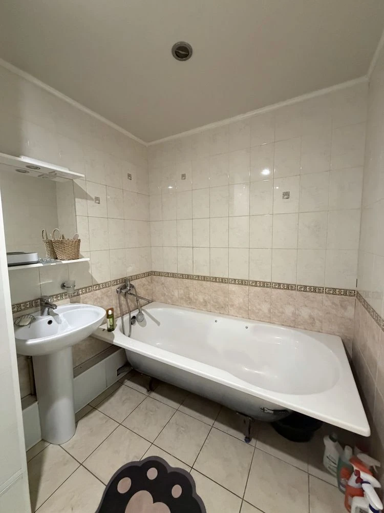 For Sale: 3-bedroom apartment on Post Office Avenue 74.