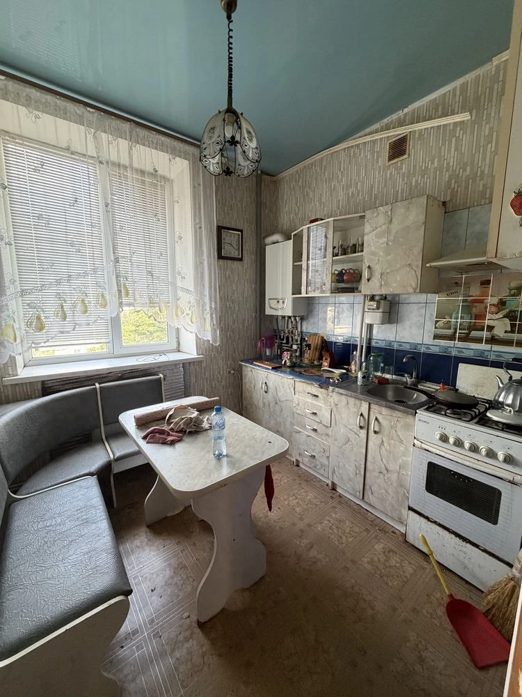 Продається 3-кімнатна квартира Алмазна 15 (Карачуни).