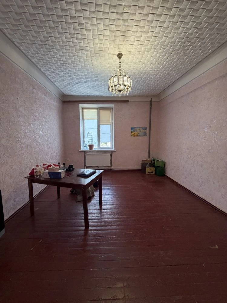 Продається 3-кімнатна квартира Алмазна 15 (Карачуни).