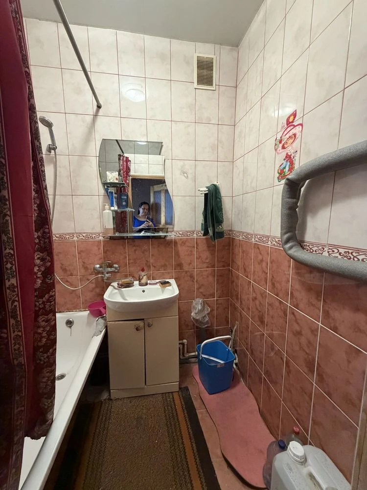 Продається 3-кімнатна квартира Алмазна 15 (Карачуни).