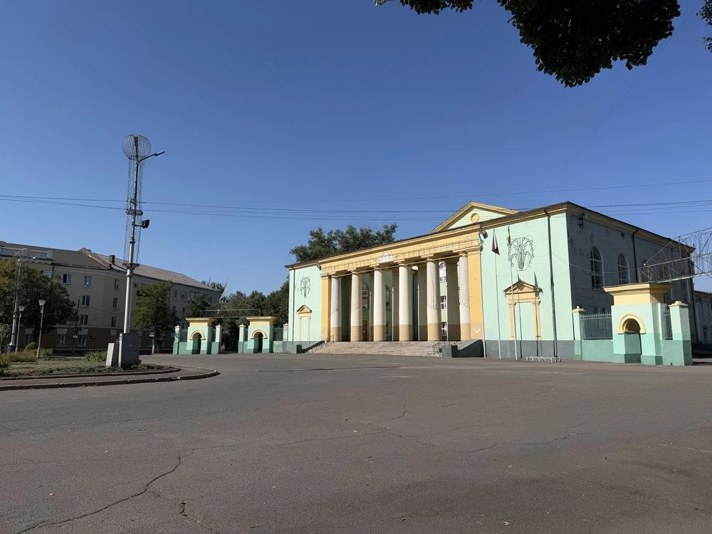 For Sale: Three-Room Apartment in the Center of Yugo Prospect, South