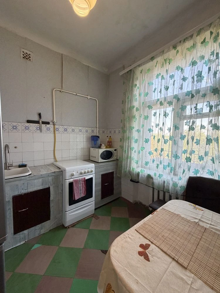 For Sale: Three-Room Apartment in the Center of Yugo Prospect, South