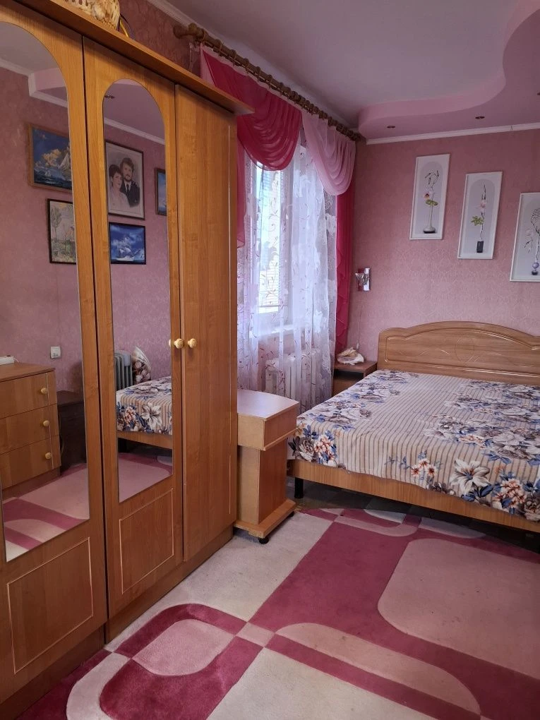 Продам 2-кімнатну квартиру біля 16 міської лікарні