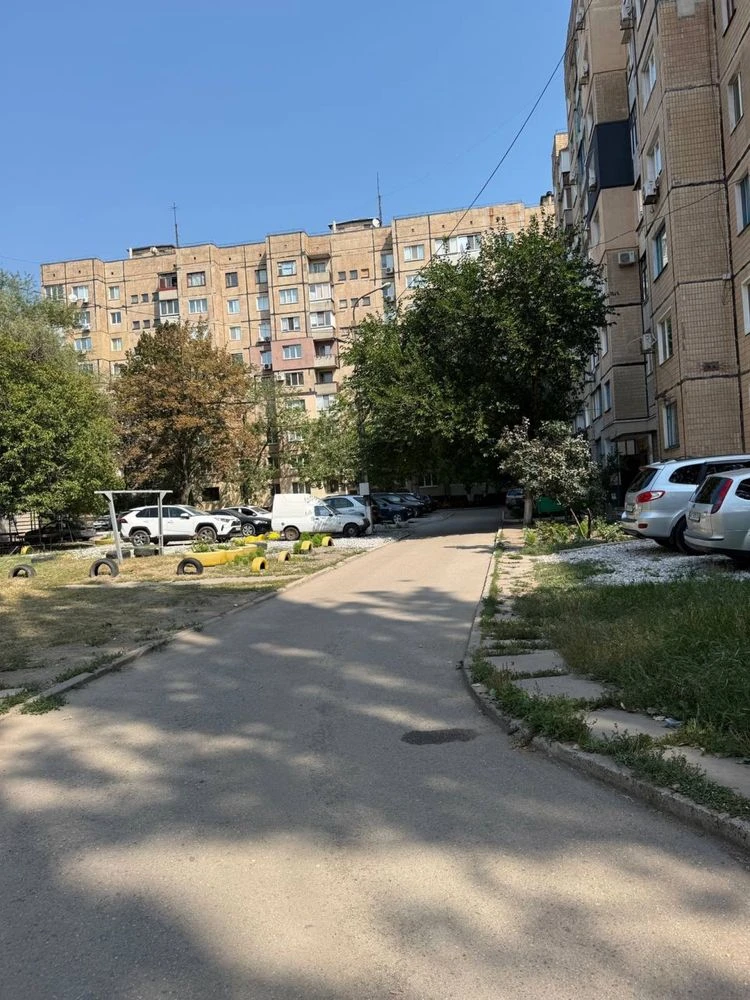 Продаётся 1-комнатная квартира в Долгинцовском районе
