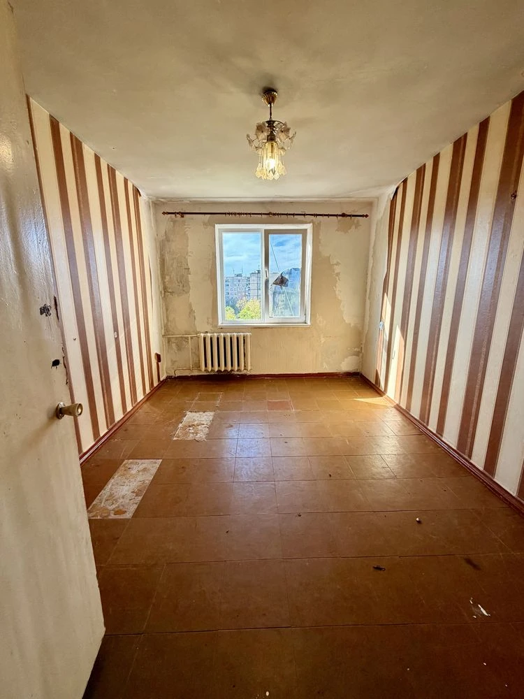 Sale of a three-room apartment on Charovna Street