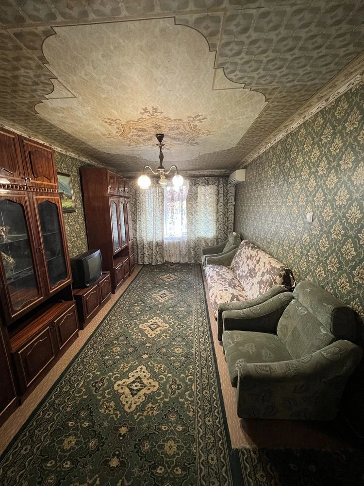 Sale of a 3-room apartment on Dniprovske Shosse, Razylky