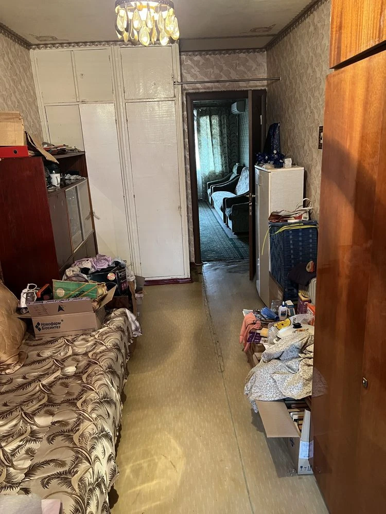 Sale of a 3-room apartment on Dniprovske Shosse, Razylky