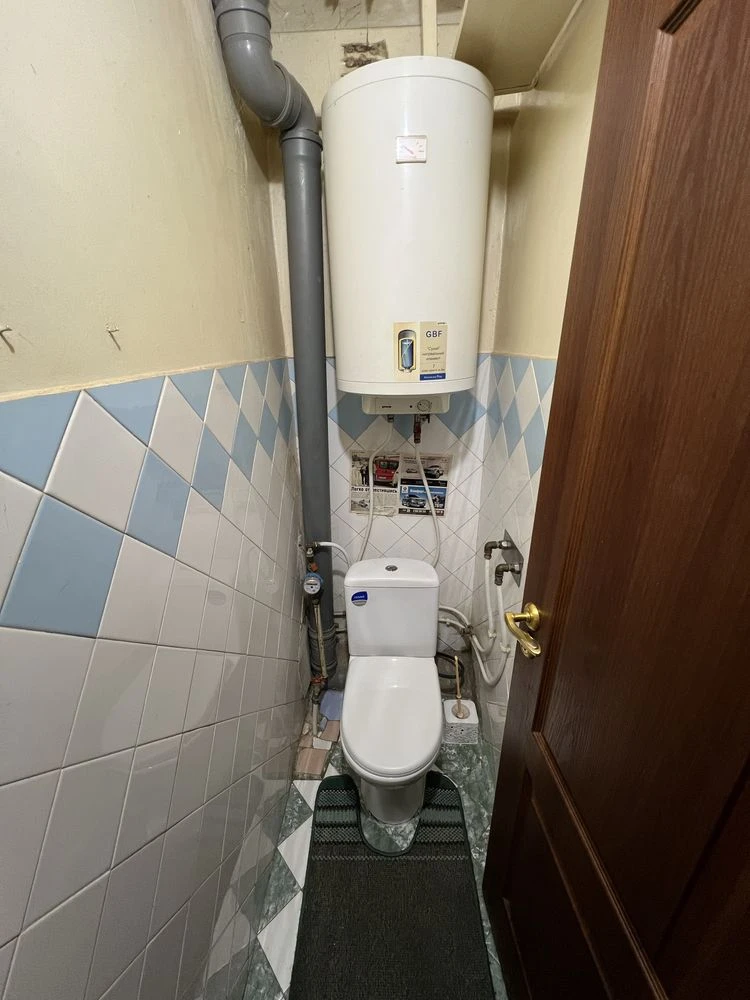 Sale of a 3-room apartment on Dniprovske Shosse, Razylky