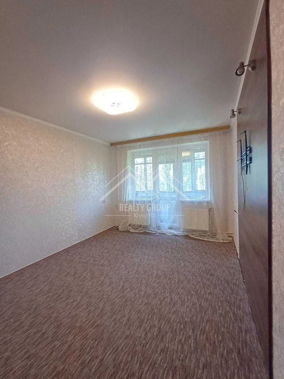 Sale of a 3-room apartment renovated and with independent heating near p