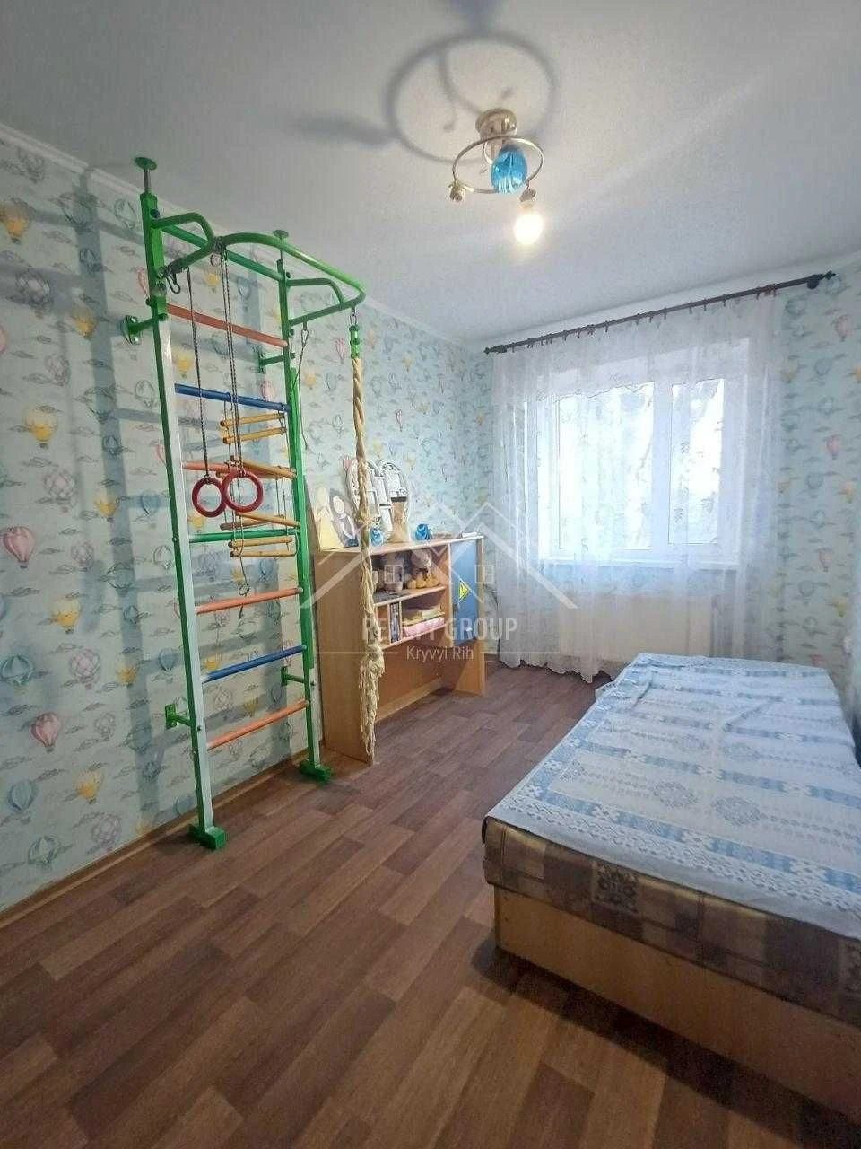 Sale of a 3-room apartment renovated and with independent heating near p
