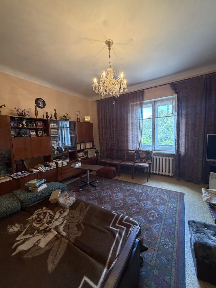 Sale of an apartment on Ploshcha Shakhtars'ka Slava 2 (Dzerzhynka).