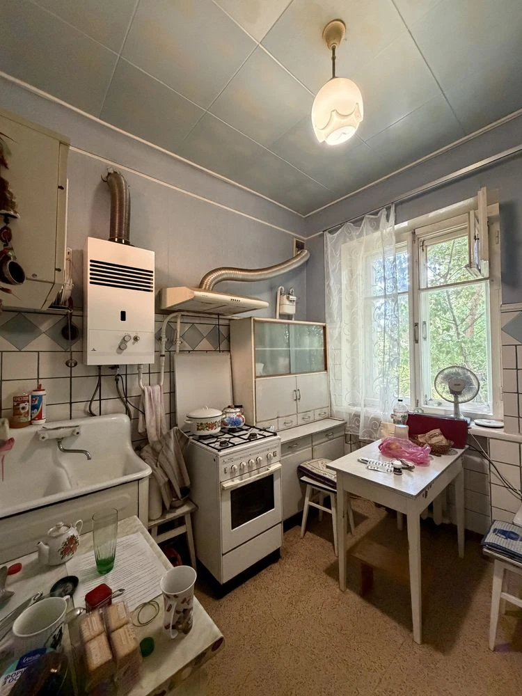 Sale of an apartment on Ploshcha Shakhtars'ka Slava 2 (Dzerzhynka).
