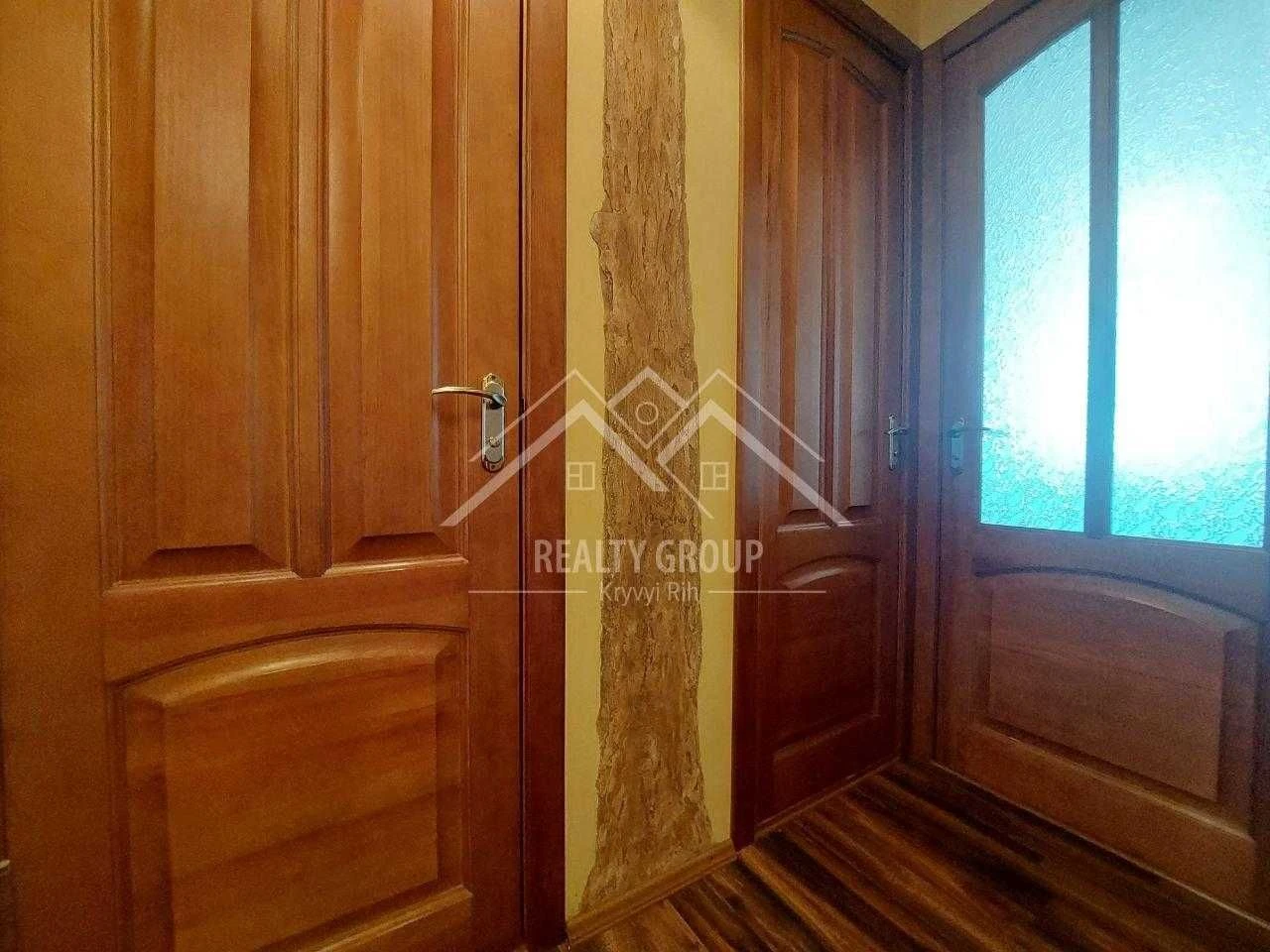 Продається чудова 2-кімнатна квартира з ремонтом, меблями та технікою на Ластів