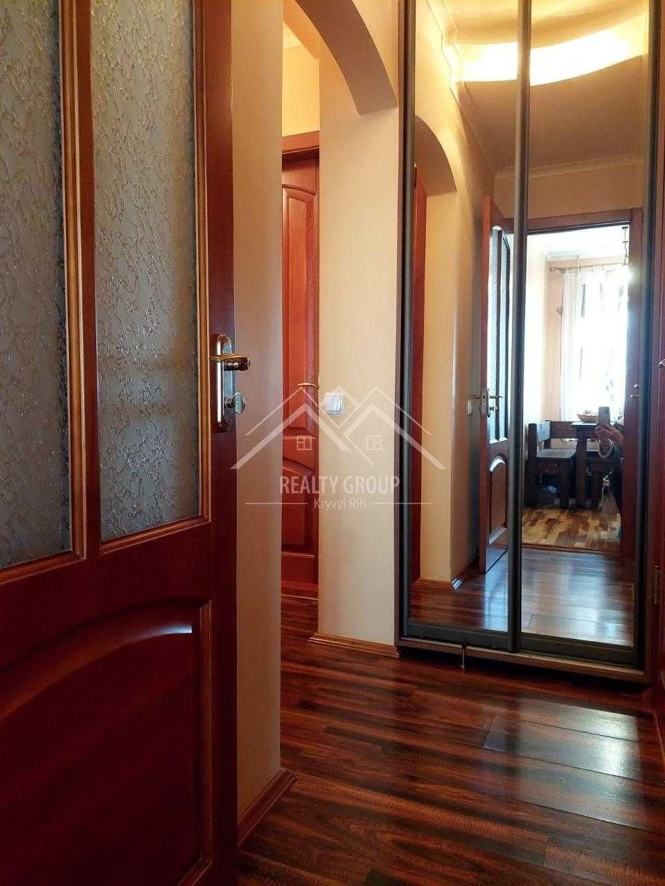 Продається чудова 2-кімнатна квартира з ремонтом, меблями та технікою на Ластів