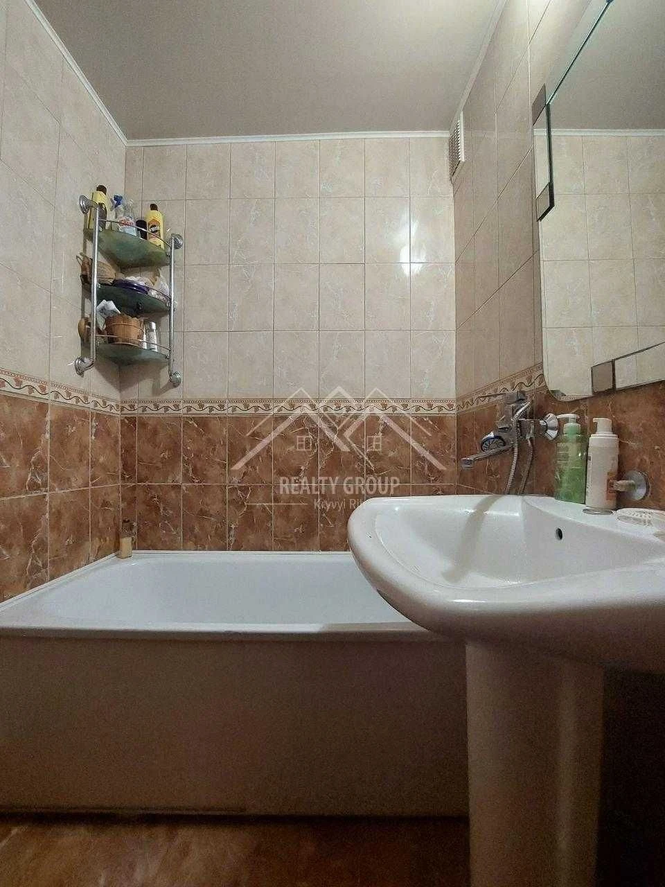 Продається чудова 2-кімнатна квартира з ремонтом, меблями та технікою на Ластів