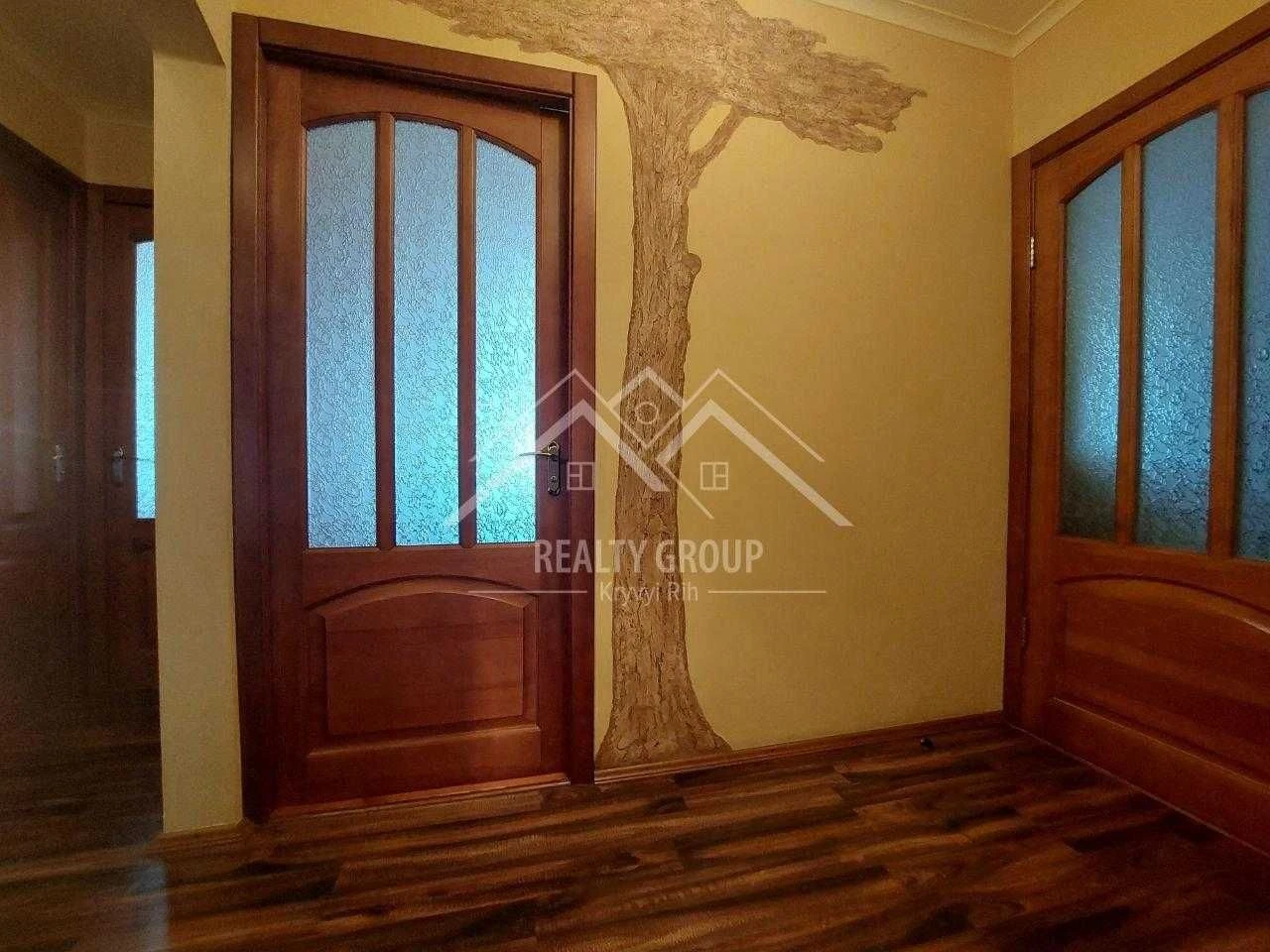 Продається чудова 2-кімнатна квартира з ремонтом, меблями та технікою на Ластів