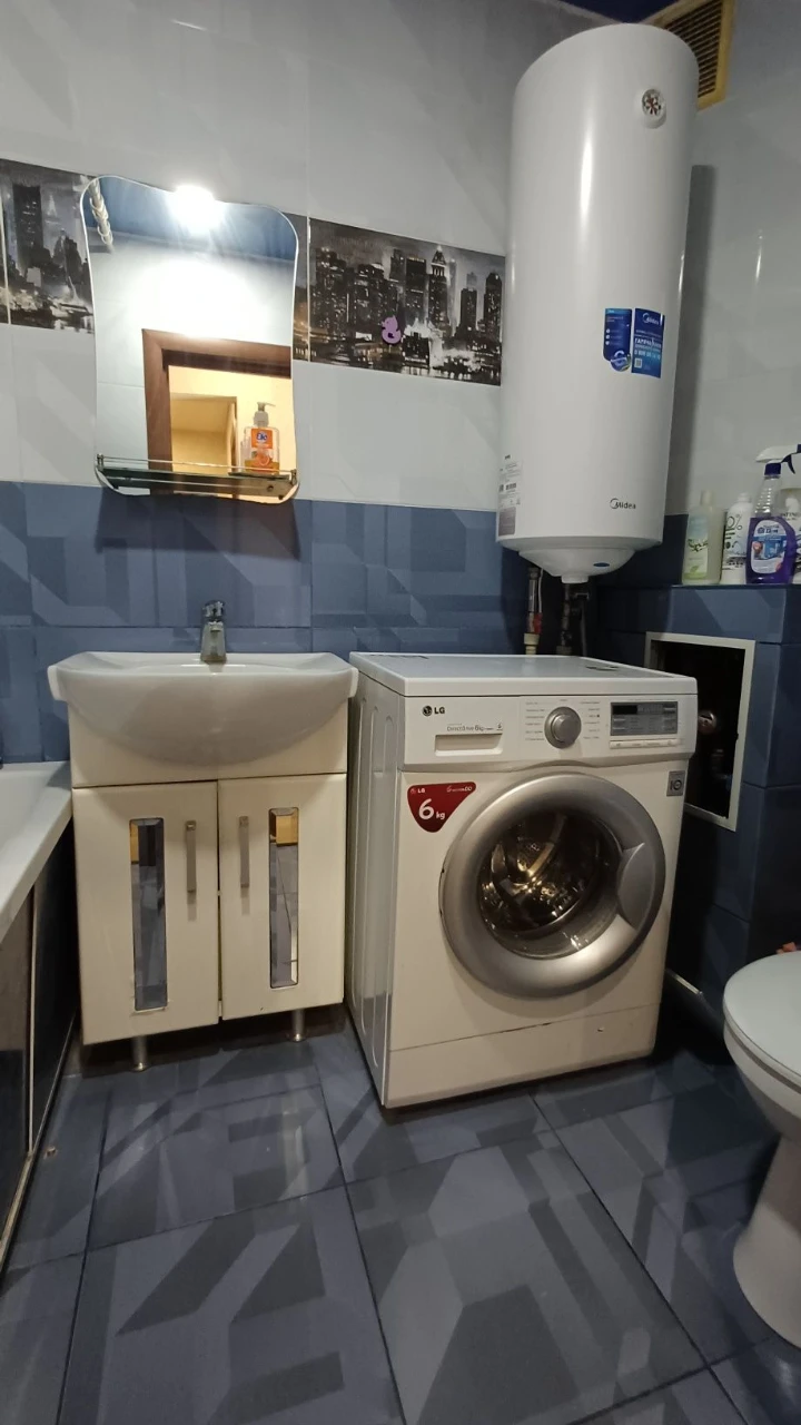 Продаж 2-кімнатного житла на вул. Миколи Світальського, 15. Поруч з Ю.