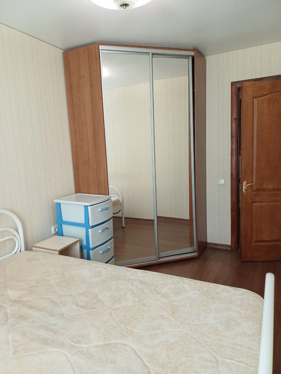 Продаж 2-кімнатного житла на вул. Миколи Світальського, 15. Поруч з Ю.