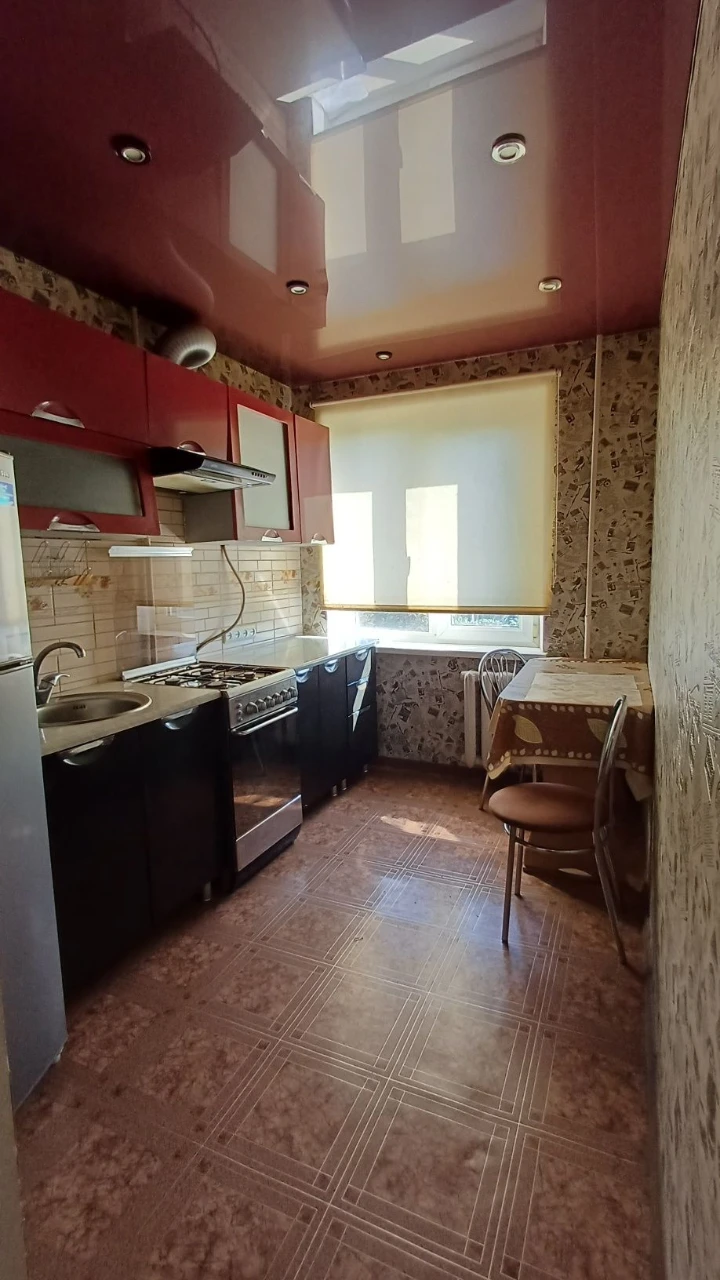 Продаж 2-кімнатного житла на вул. Миколи Світальського, 15. Поруч з Ю.