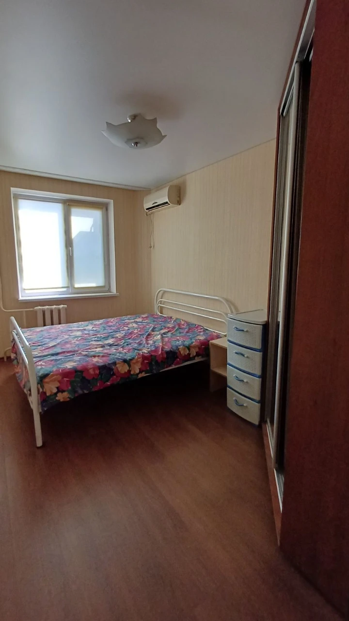 Продаж 2-кімнатного житла на вул. Миколи Світальського, 15. Поруч з Ю.