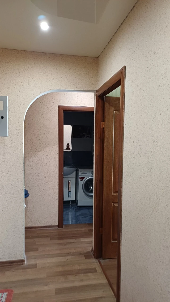 Продаж 2-кімнатного житла на вул. Миколи Світальського, 15. Поруч з Ю.