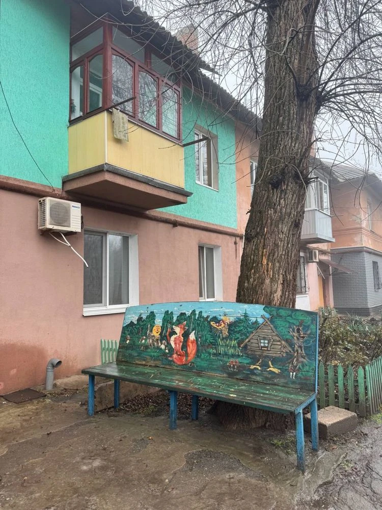 2-room apartment on the second floor with separate rooms, courtyard