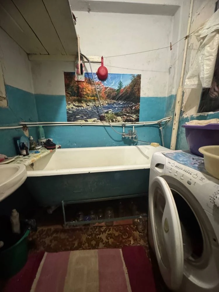 2-room apartment on the second floor with separate rooms, courtyard