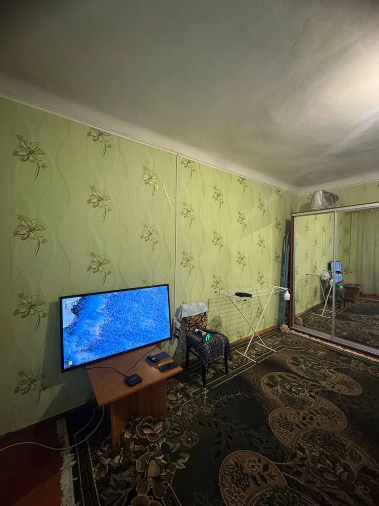 2-room apartment on the second floor with separate rooms, courtyard