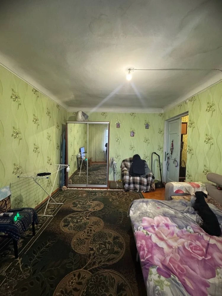 2-room apartment on the second floor with separate rooms, courtyard