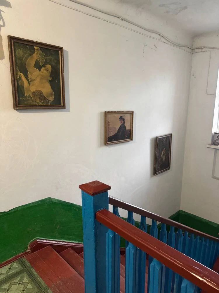 2-room apartment on the second floor with separate rooms, courtyard