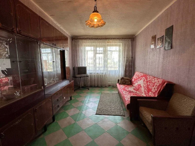 Продається 2-кімнатна квартира, вул. Криворіжсталі, стан: Віднов