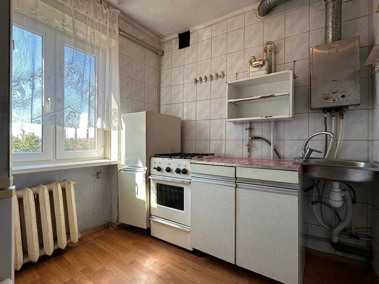 Продається 2-кімнатна квартира, вул. Криворіжсталі, стан: Віднов