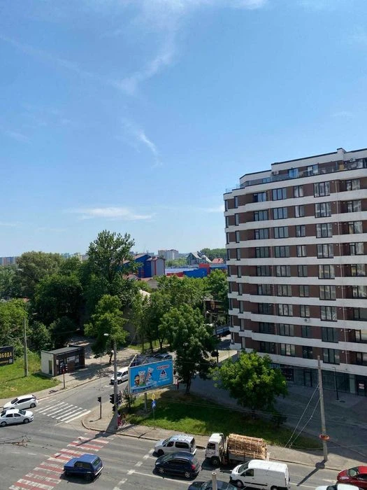 ЗДАНА квартира на Незалежності, можна робити ремонт!