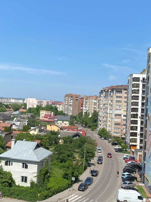 ЗДАНА квартира на Незалежності, можна робити ремонт!
