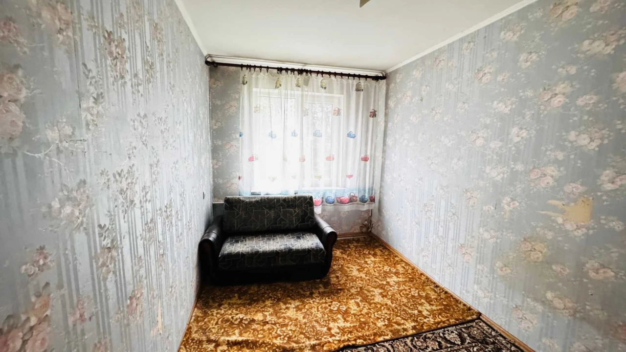 Продається 2-кімнатна квартира на м-н Зарічний, вулиця Електрозаводська