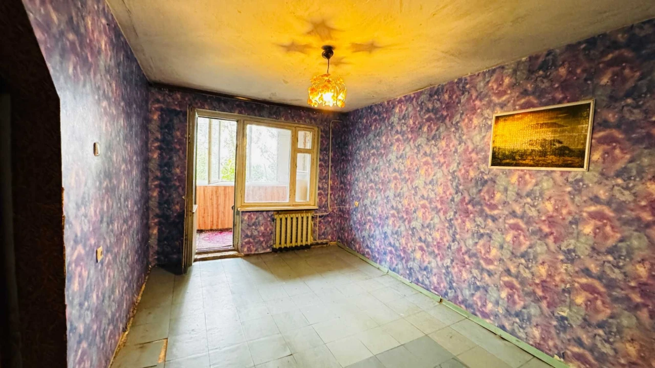 Продається 2-кімнатна квартира на м-н Зарічний, вулиця Електрозаводська