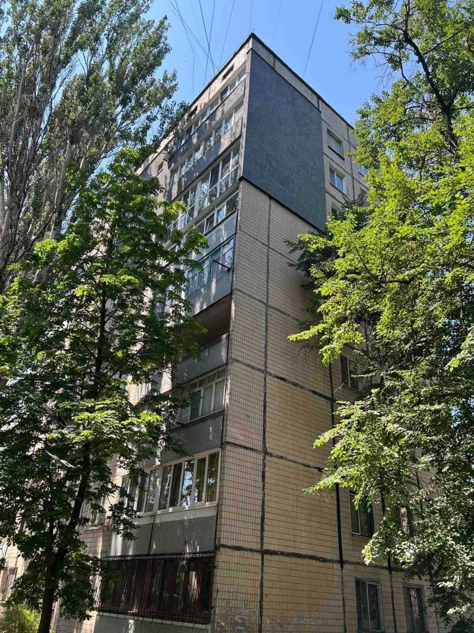 Продається 3-кімнатна квартира в Покровському районі