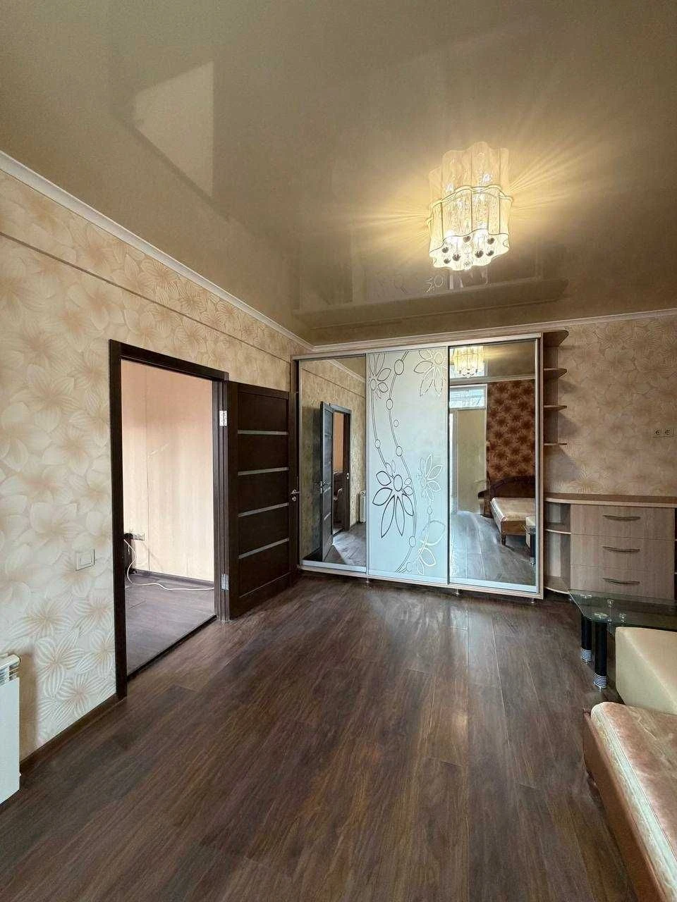 Продаж 2-кімнатної квартири — 96 квартал. Центр.