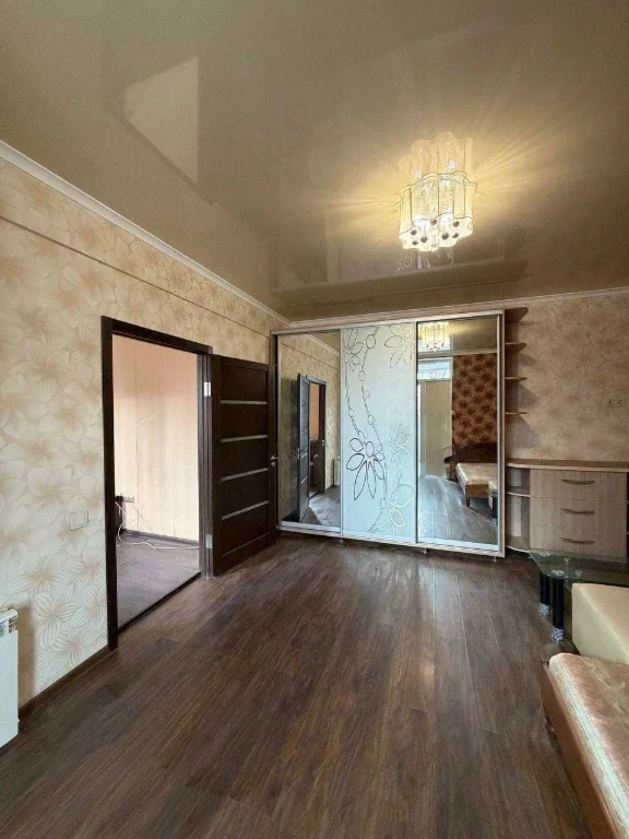 Продаж 2-кімнатної квартири — 96 квартал. Центр.
