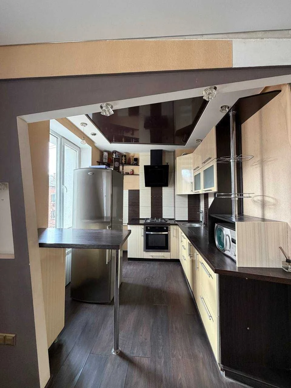Продаж 2-кімнатної квартири — 96 квартал. Центр.