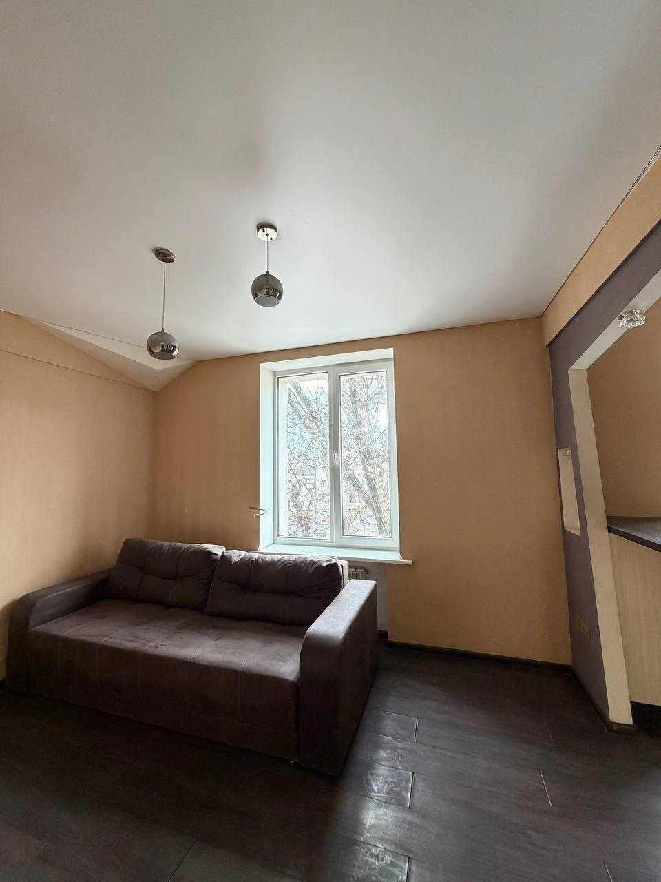 Продаж 2-кімнатної квартири — 96 квартал. Центр.