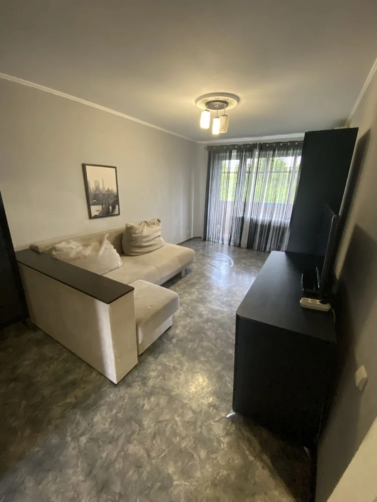 For sale 2-room apartment in the Central urban district of the Krivbassov district.